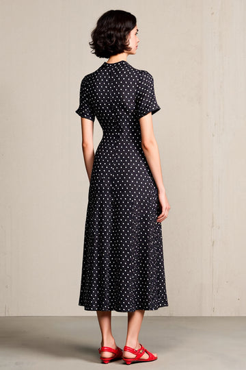 Robe noire à pois